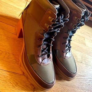 Sorel Brex Heel Lace 9.5 Brandnew